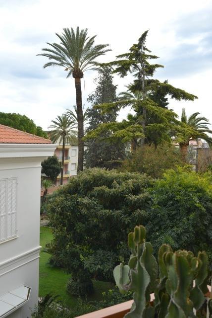Casa Grandis Dimora Di Charme Nel Cuore Di Bordighera Apartment Ruang foto