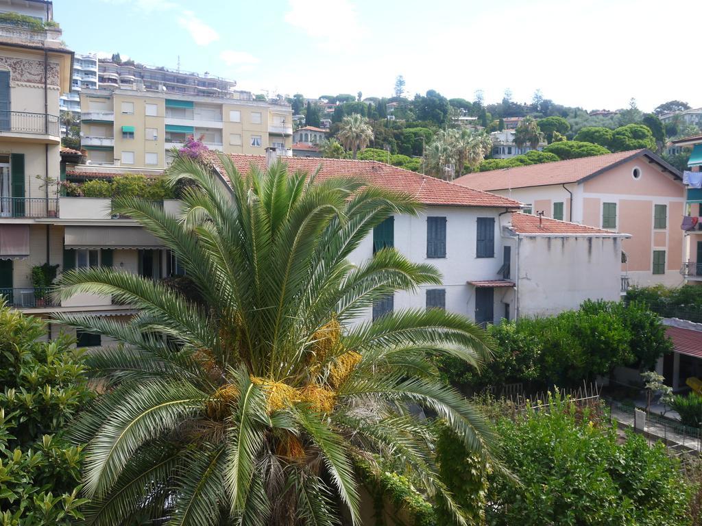Casa Grandis Dimora Di Charme Nel Cuore Di Bordighera Apartment Ruang foto