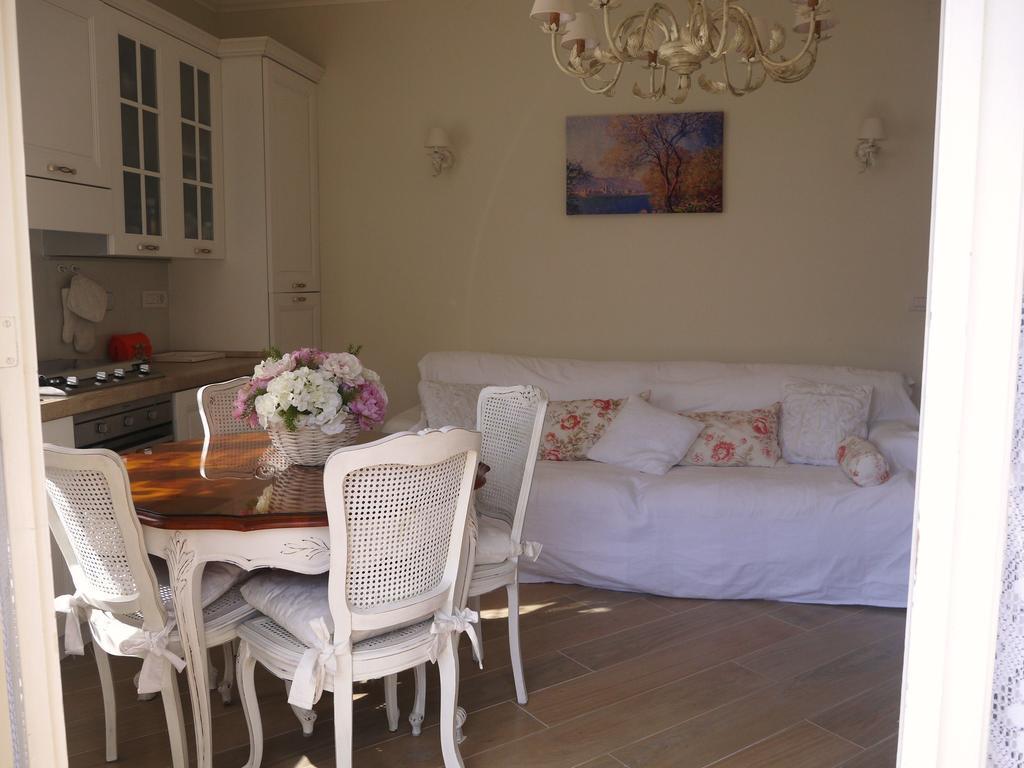 Casa Grandis Dimora Di Charme Nel Cuore Di Bordighera Apartment Ruang foto