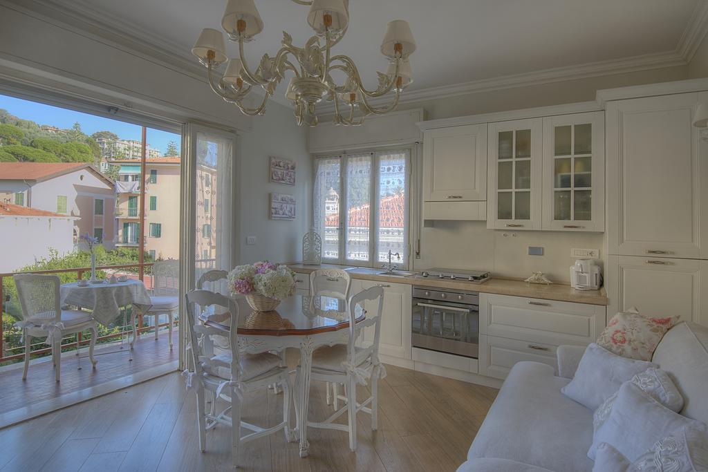 Casa Grandis Dimora Di Charme Nel Cuore Di Bordighera Apartment Bagian luar foto